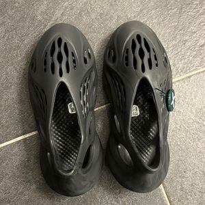 Yeezy foam runner “onyx”